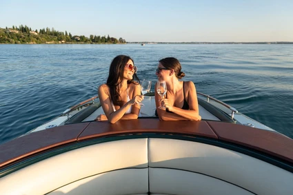 Uscita in barca privata per gruppi: Punta San Vigilio e Sirmione da Garda 15